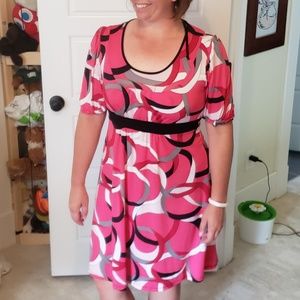 Pink patterned stretchy dress great for work/play